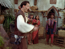 extant_XenaWarriorPrincess_2x16-ForHimtheBellTolls_03045