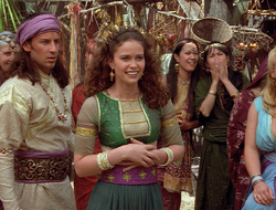 extant_XenaWarriorPrincess_2x16-ForHimtheBellTolls_03058