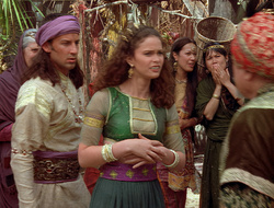 extant_XenaWarriorPrincess_2x16-ForHimtheBellTolls_03059