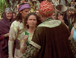 extant_XenaWarriorPrincess_2x16-ForHimtheBellTolls_03060