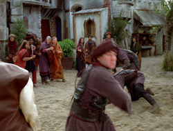 extant_XenaWarriorPrincess_2x16-ForHimtheBellTolls_03068
