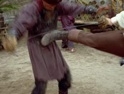 extant_XenaWarriorPrincess_2x16-ForHimtheBellTolls_03162
