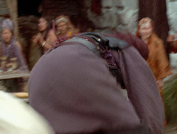 extant_XenaWarriorPrincess_2x16-ForHimtheBellTolls_03180