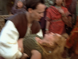 extant_XenaWarriorPrincess_2x16-ForHimtheBellTolls_03191