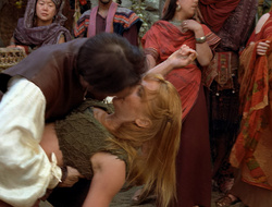 extant_XenaWarriorPrincess_2x16-ForHimtheBellTolls_03192