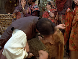 extant_XenaWarriorPrincess_2x16-ForHimtheBellTolls_03194
