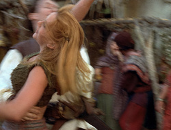 extant_XenaWarriorPrincess_2x16-ForHimtheBellTolls_03195