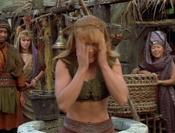 extant_XenaWarriorPrincess_2x16-ForHimtheBellTolls_03203