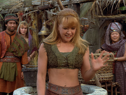 extant_XenaWarriorPrincess_2x16-ForHimtheBellTolls_03204
