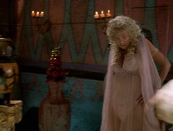 extant_XenaWarriorPrincess_2x16-ForHimtheBellTolls_03225