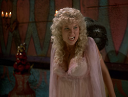 extant_XenaWarriorPrincess_2x16-ForHimtheBellTolls_03226