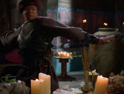 extant_XenaWarriorPrincess_2x16-ForHimtheBellTolls_03239