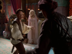 extant_XenaWarriorPrincess_2x16-ForHimtheBellTolls_03288