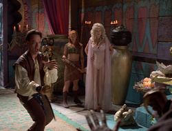 extant_XenaWarriorPrincess_2x16-ForHimtheBellTolls_03300