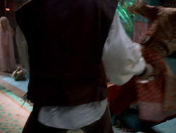 extant_XenaWarriorPrincess_2x16-ForHimtheBellTolls_03320