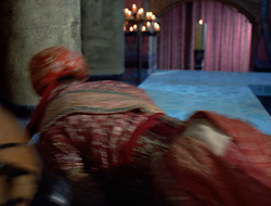 extant_XenaWarriorPrincess_2x16-ForHimtheBellTolls_03321