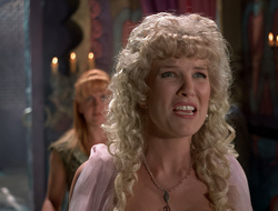 extant_XenaWarriorPrincess_2x16-ForHimtheBellTolls_03325