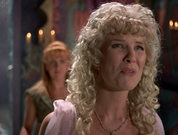 extant_XenaWarriorPrincess_2x16-ForHimtheBellTolls_03326