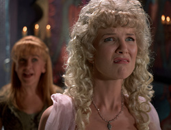 extant_XenaWarriorPrincess_2x16-ForHimtheBellTolls_03329