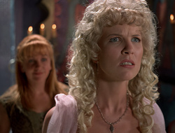 extant_XenaWarriorPrincess_2x16-ForHimtheBellTolls_03331