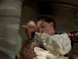 extant_XenaWarriorPrincess_2x16-ForHimtheBellTolls_03335