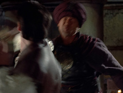 extant_XenaWarriorPrincess_2x16-ForHimtheBellTolls_03344