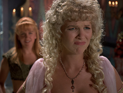 extant_XenaWarriorPrincess_2x16-ForHimtheBellTolls_03349