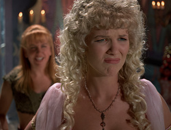 extant_XenaWarriorPrincess_2x16-ForHimtheBellTolls_03350