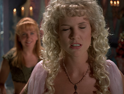 extant_XenaWarriorPrincess_2x16-ForHimtheBellTolls_03352