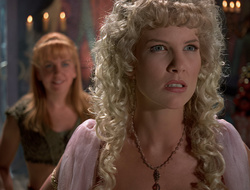 extant_XenaWarriorPrincess_2x16-ForHimtheBellTolls_03353
