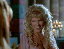 extant_XenaWarriorPrincess_2x16-ForHimtheBellTolls_03365