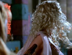 extant_XenaWarriorPrincess_2x16-ForHimtheBellTolls_03387