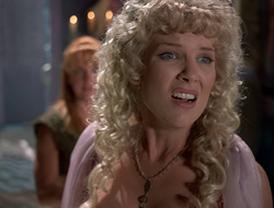 extant_XenaWarriorPrincess_2x16-ForHimtheBellTolls_03388