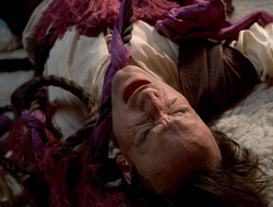 extant_XenaWarriorPrincess_2x16-ForHimtheBellTolls_03416