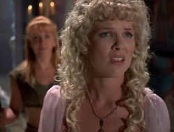 extant_XenaWarriorPrincess_2x16-ForHimtheBellTolls_03418
