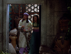 extant_XenaWarriorPrincess_2x16-ForHimtheBellTolls_03442