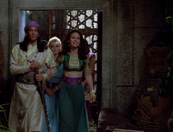 extant_XenaWarriorPrincess_2x16-ForHimtheBellTolls_03444