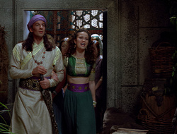 extant_XenaWarriorPrincess_2x16-ForHimtheBellTolls_03445
