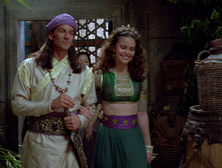 extant_XenaWarriorPrincess_2x16-ForHimtheBellTolls_03447