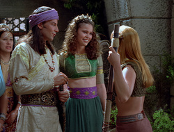 extant_XenaWarriorPrincess_2x16-ForHimtheBellTolls_03451