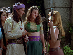 extant_XenaWarriorPrincess_2x16-ForHimtheBellTolls_03452