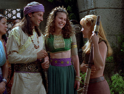 extant_XenaWarriorPrincess_2x16-ForHimtheBellTolls_03456
