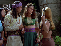 extant_XenaWarriorPrincess_2x16-ForHimtheBellTolls_03458