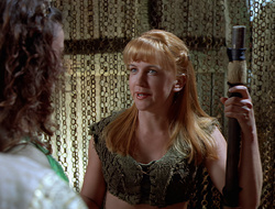 extant_XenaWarriorPrincess_2x16-ForHimtheBellTolls_03463