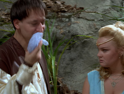 extant_XenaWarriorPrincess_2x16-ForHimtheBellTolls_03483