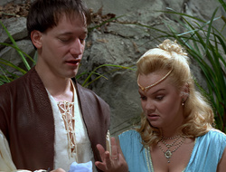 extant_XenaWarriorPrincess_2x16-ForHimtheBellTolls_03486