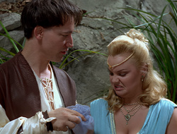 extant_XenaWarriorPrincess_2x16-ForHimtheBellTolls_03489