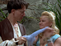 extant_XenaWarriorPrincess_2x16-ForHimtheBellTolls_03490