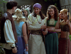 extant_XenaWarriorPrincess_2x16-ForHimtheBellTolls_03492