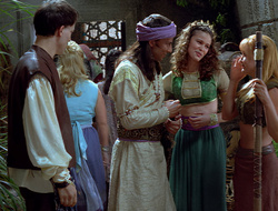 extant_XenaWarriorPrincess_2x16-ForHimtheBellTolls_03494